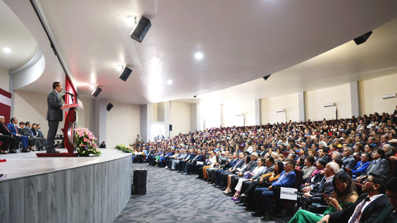 270 docentes mexiquenses reciben Condecoración “Maestro Altamirano”