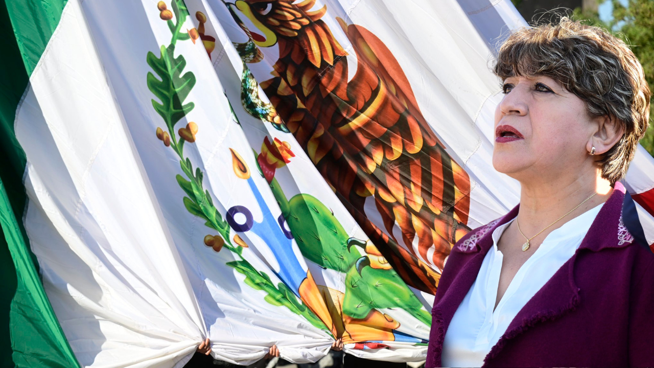 Delfina Gómez encabeza izamiento de bandera y arranque de destrucción de armamento