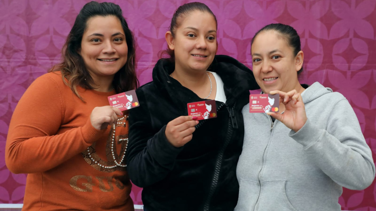En Ecatepec, entregan tarjetas del Programa Mujeres con Bienestar