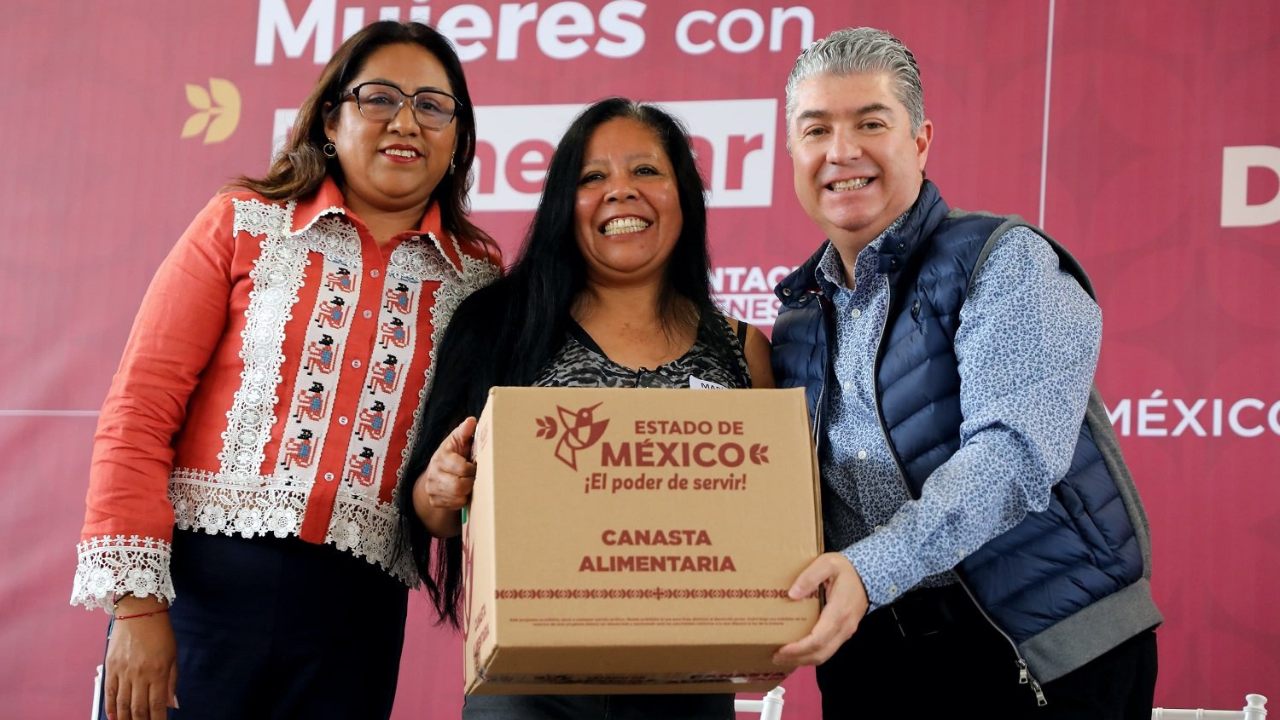 En Chimalhuacán, entregan más de mil tarjetas de Mujeres con Bienestar