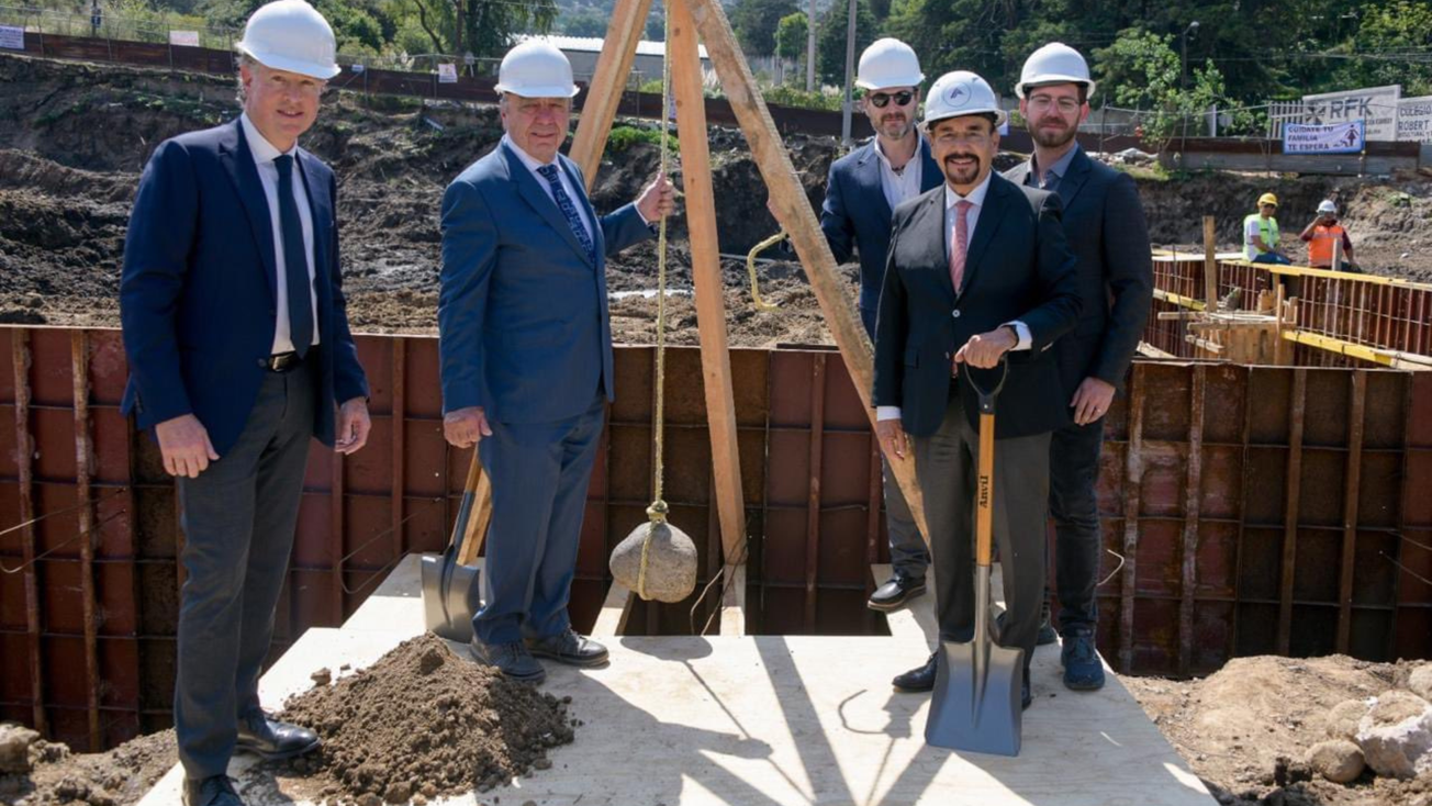 Atizapán: Colocan primera piedra de Blue Giant en Edomex