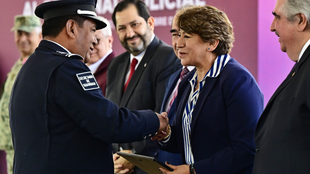 Delfina Gómez otorga renivelación salarial a policías del Edomex