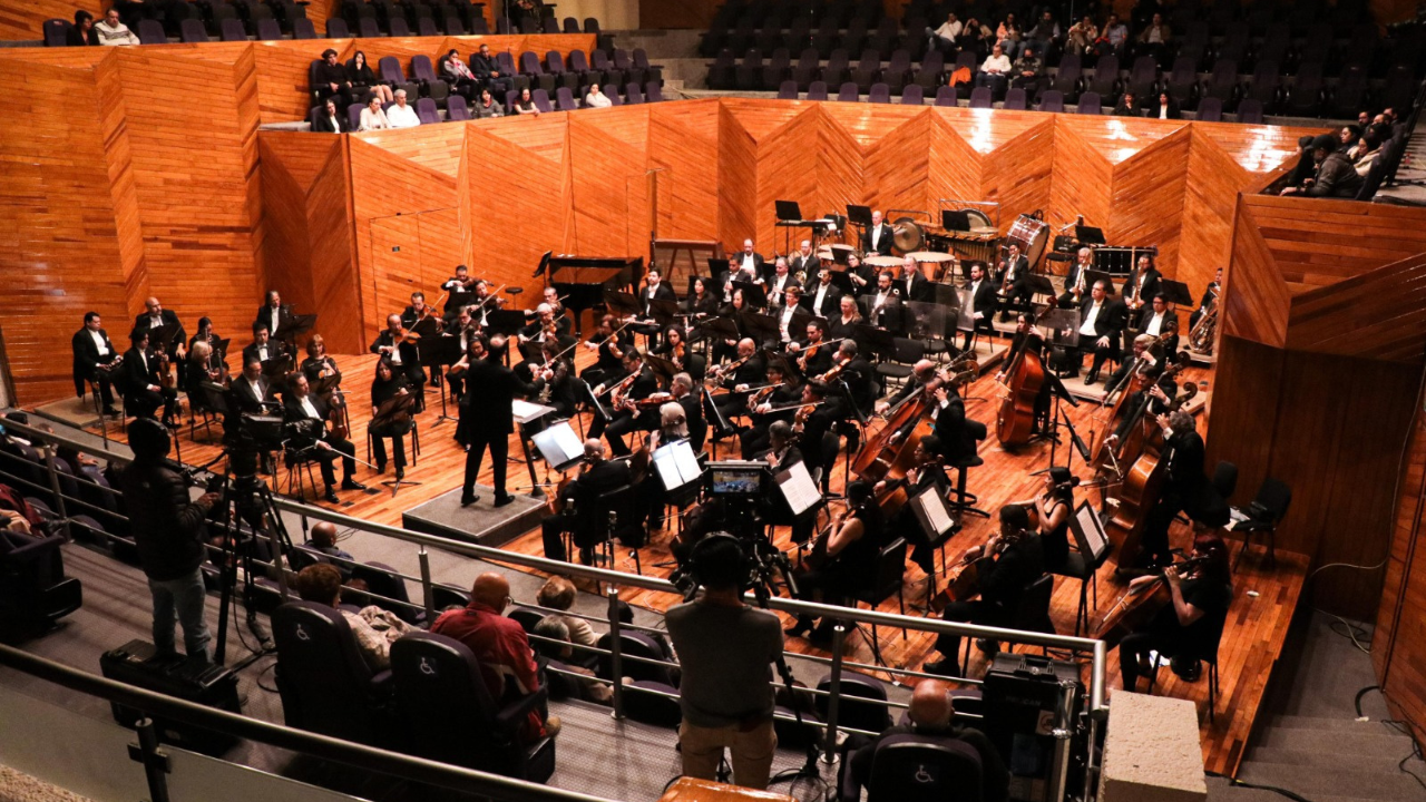 Debuta Roberto Kalb como director huésped junto a la Orquesta Sinfónica del Estado de México