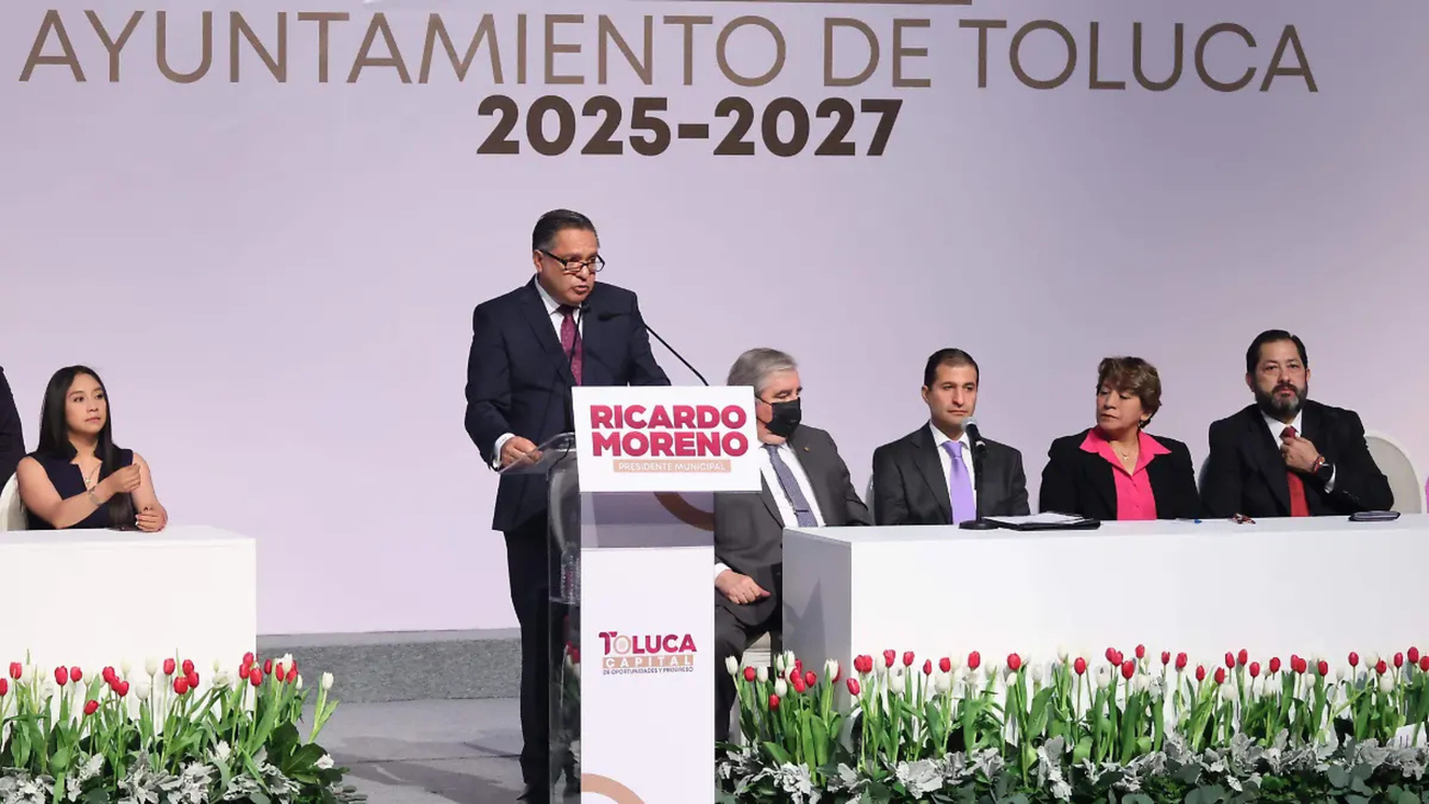 Delfina Gómez toma protesta a Ricardo Moreno, nuevo presidente municipal de Toluca