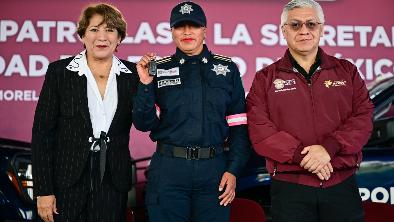 Delfina Gómez entrega patrullas.