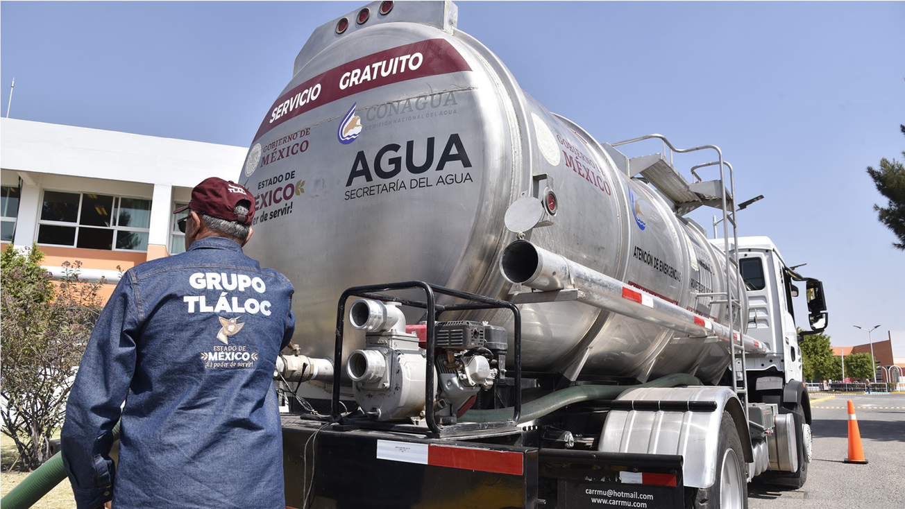 Edomex garantiza suministro de agua con camiones tipo cisterna