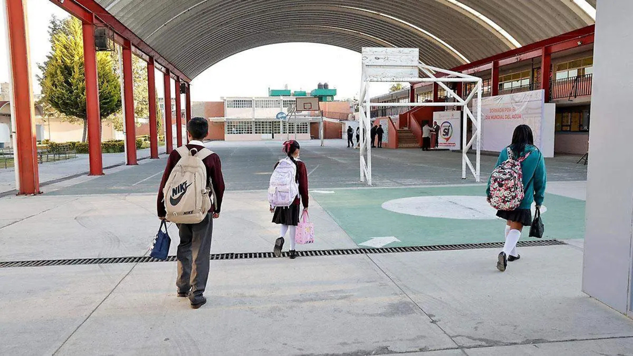 Mochila de Paz y Prevención en Edomex: ¿podría la policía revisar la mochila de tus hijos?