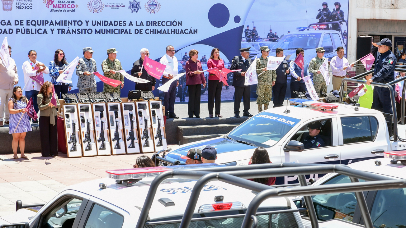 Delfina Gómez entrega nuevas patrullas en zona oriente