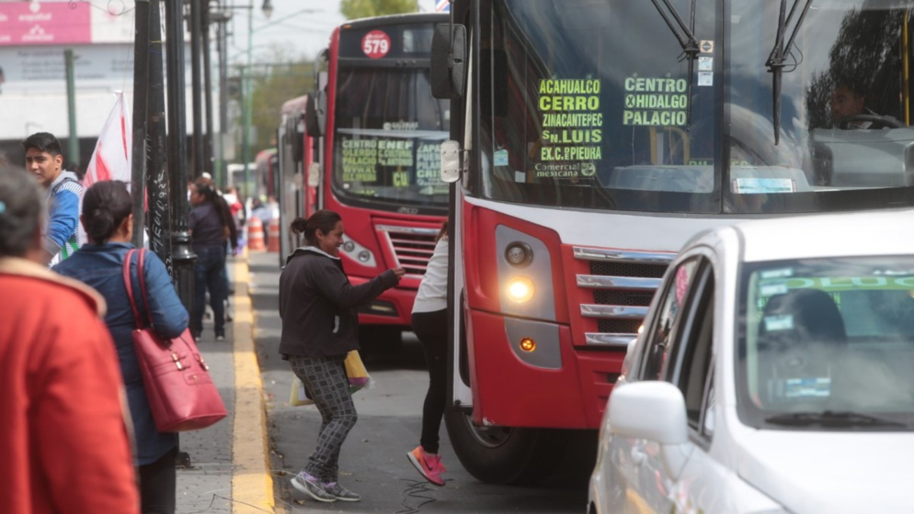 Más de 250 mil unidades de transporte operan de manera informal en Edomex