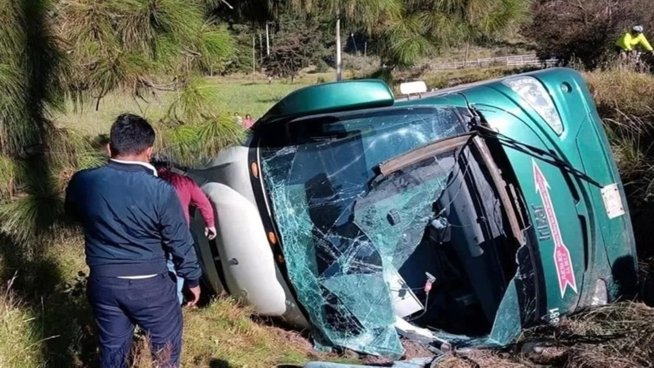 Así fue el accidente de autobús en Tianguistengo, Edomex, este fin de semana