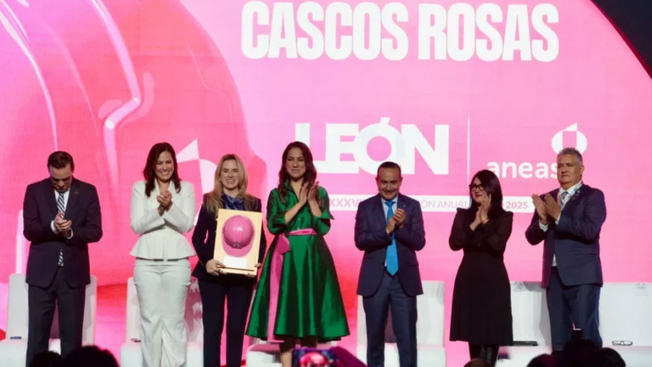 Recibe Huixquilucan premio Cascos Rosas por fomentar igualdad de género