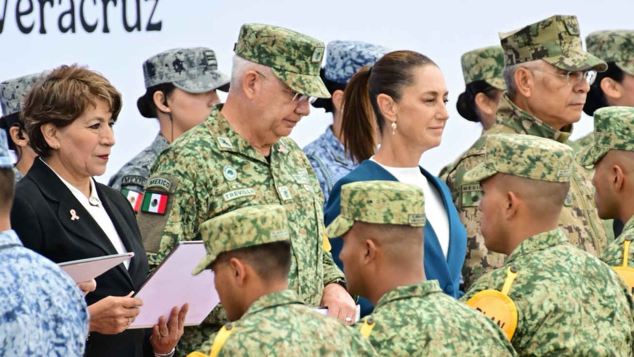 Reconocen en Edomex a personal que auxilió a 5 estados afectados por lluvias