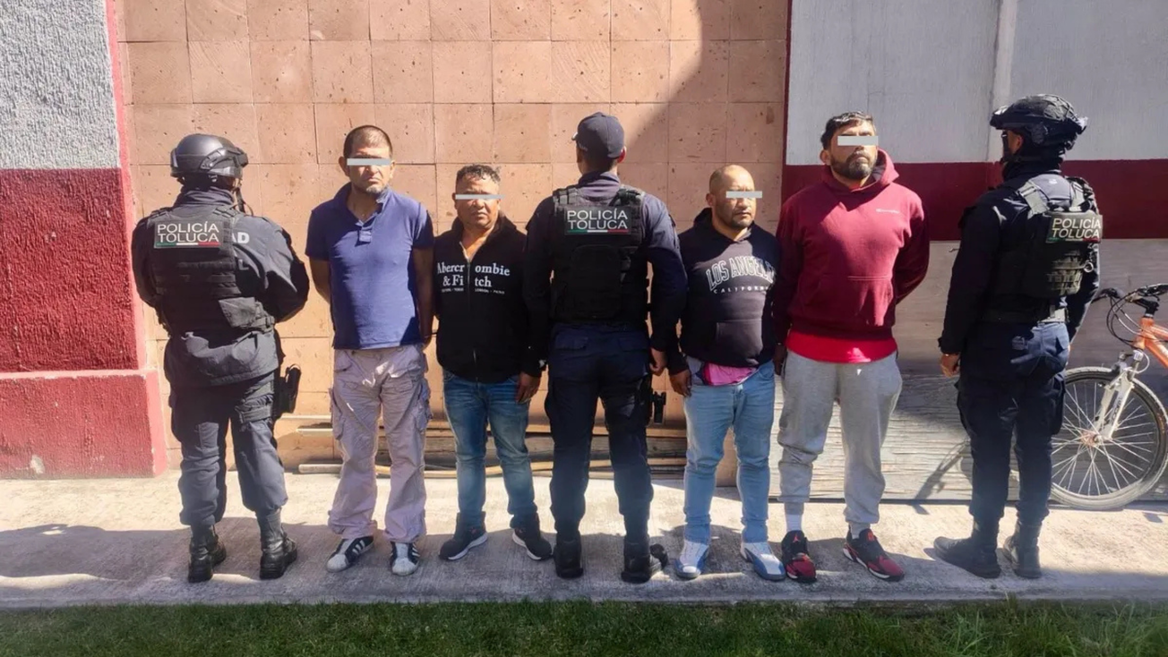 Detienen a 4 por extorsión en Toluca