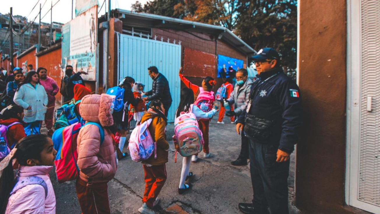 ¿Ajustarán el horario de entrada en escuelas por frío en Edomex?