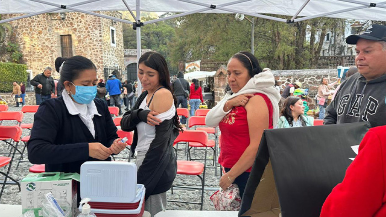 Aplican casi 2 mil vacunas en iglesias de Edomex