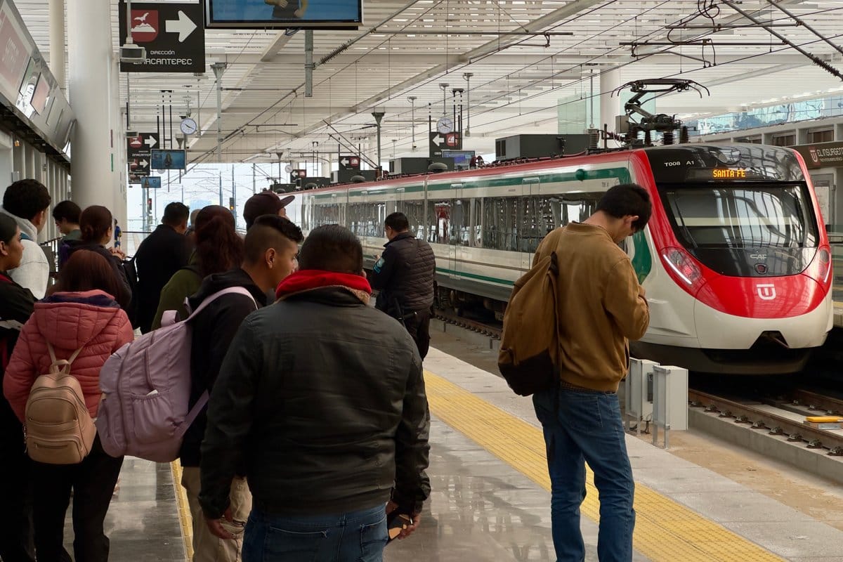 Traslada Tren Insurgente 68 mil pasajeros diarios